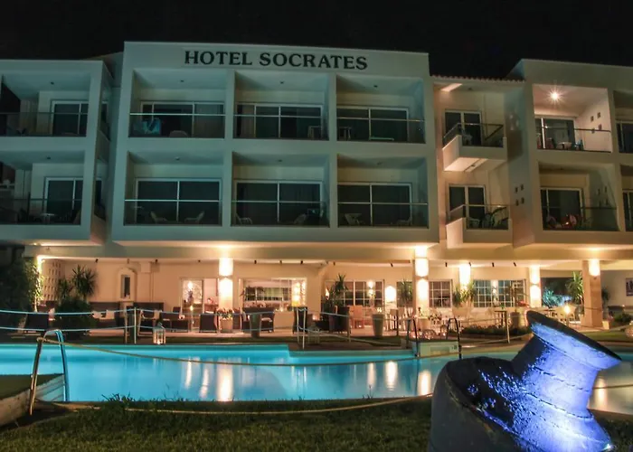 Socrates Plaza 2* Prínos