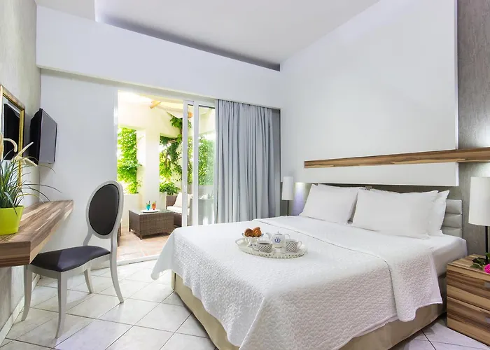 Socrates Plaza Aparthotel